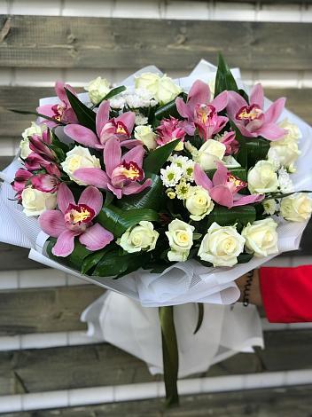 Букет цветов из: Розы и Хризантемы в Новоомском