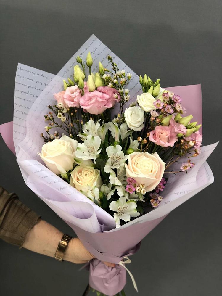 Букет цветов из: Альстромерии, Розы и Лизиантусы в Новоомском