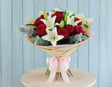 Букет цветов из:  Лилии и Розы в Новоомском