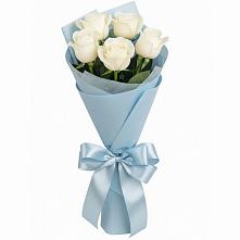 Букет 5 Белых роз Проуд в Новоомском