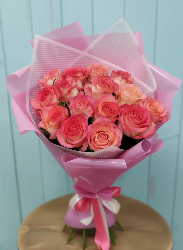 Букет 15 Розовых роз Равель в Новоомском