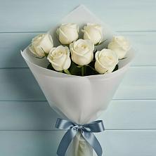 Букет 7 Белых роз Эдлесс Лав в Новоомском