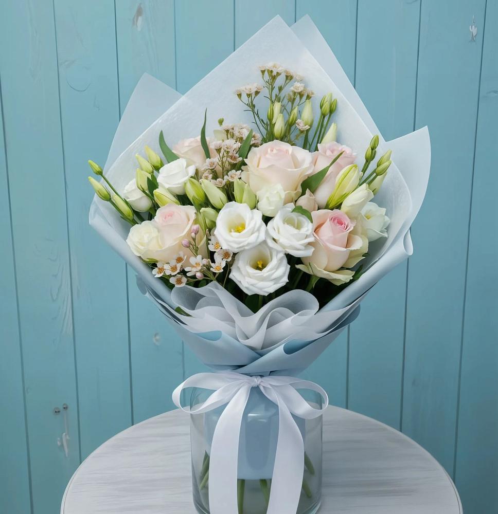 Букет цветов из: Розы и Лизиантусы в Новоомском