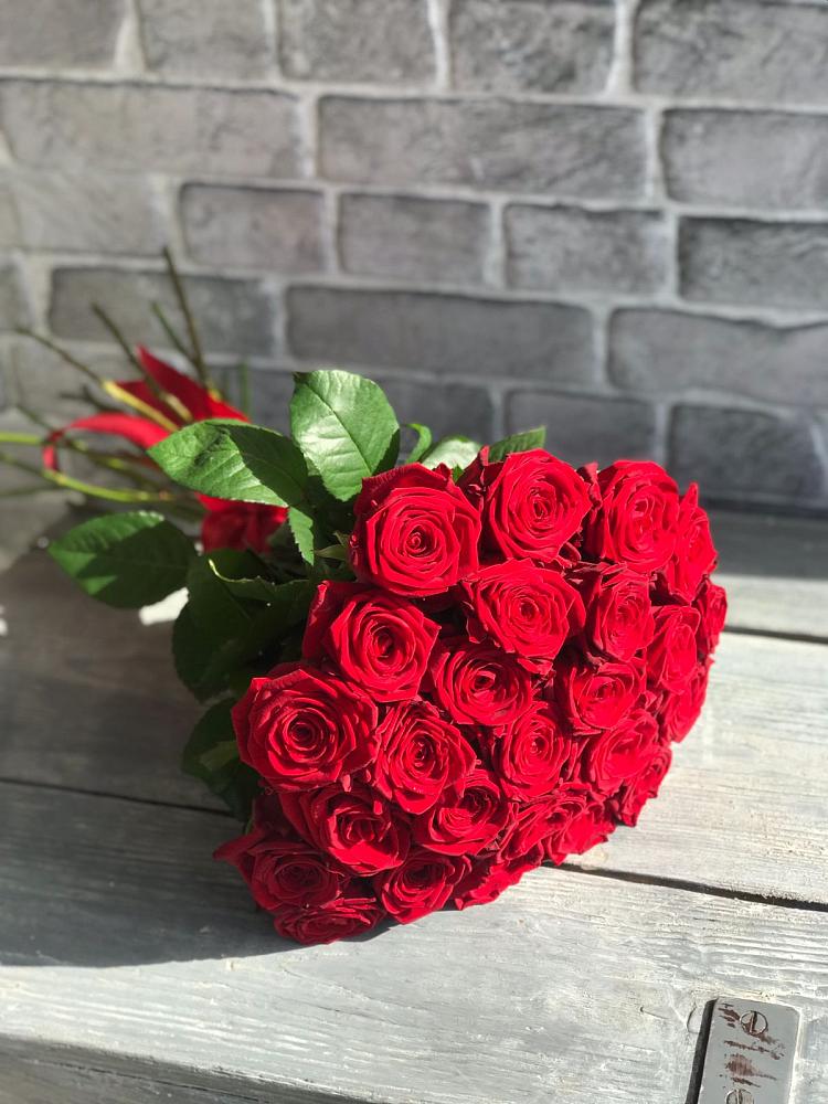 Букет Красные розы Фридом в Новоомском