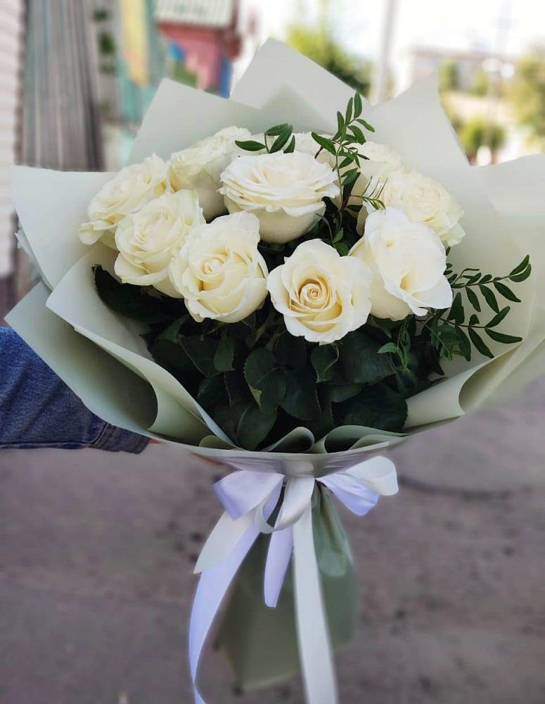 Букет Белые розы Проуд в Новоомском
