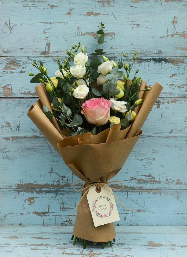 Букет цветов из: Розы и Лизиантусы в Новоомском