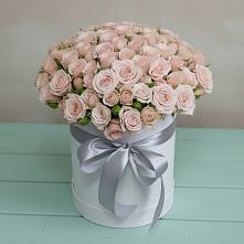 Цветочная композиция из Розы в шляпной коробке в Новоомском