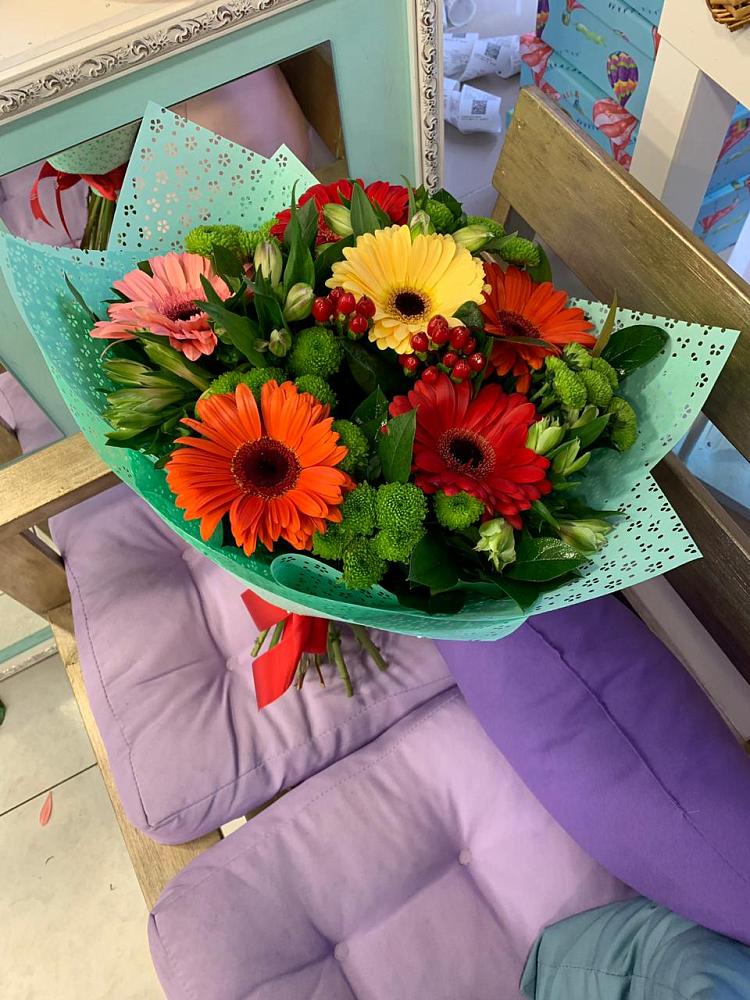 Букет цветов из: Герберы, Хризантемы и Альстромерии в Новоомском