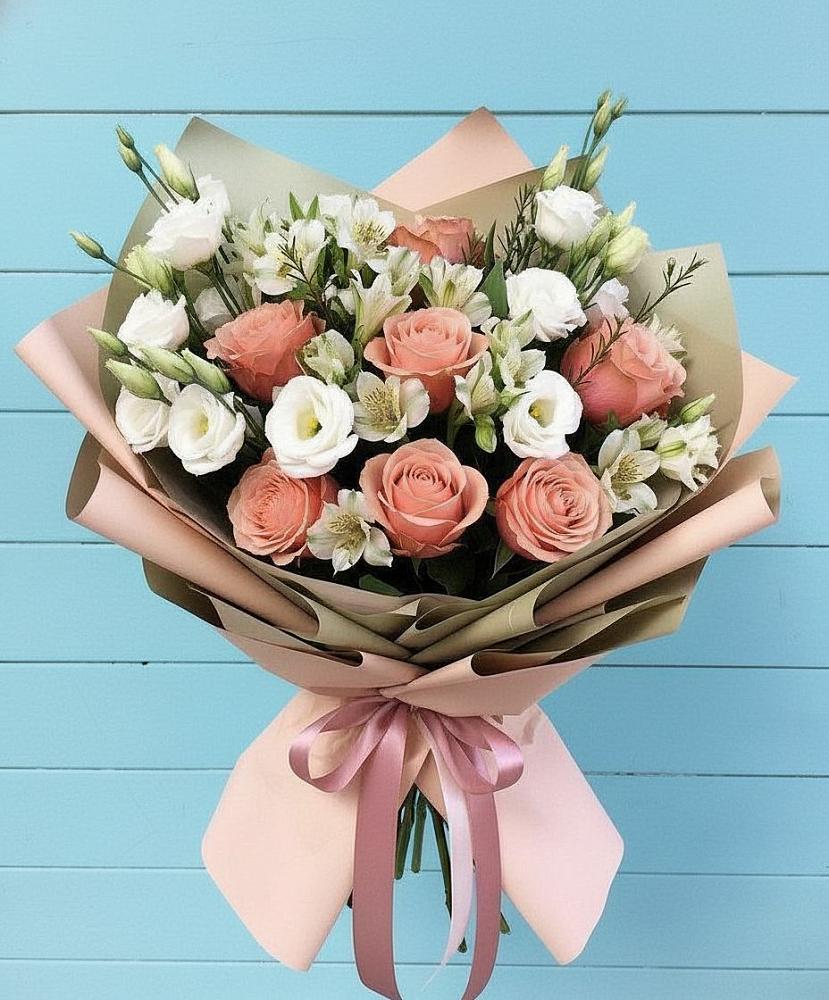 Букет цветов из: Розы, Альстромерии и Лизиантусы в Новоомском