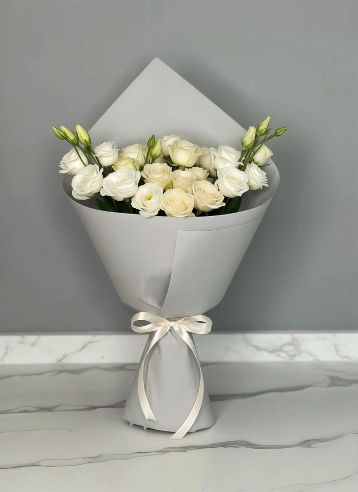 Букет цветов из: Розы и Лизиантусы в Новоомском