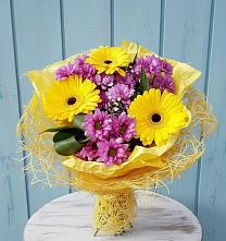 Букет цветов из:  Хризантемы и Герберы #REPLACE_PRED# Новоомском