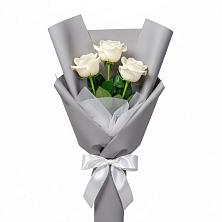 Букет 3 белые розы в Новоомском