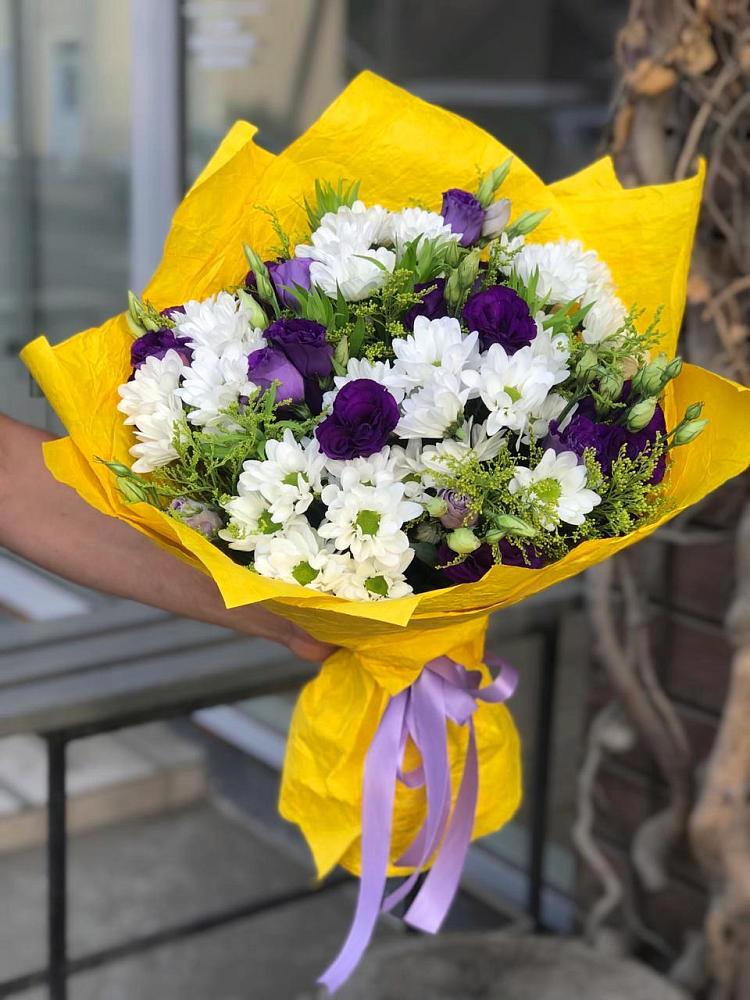 Букет цветов из: Ирисы, Хризантемы и Ромашки в Новоомском