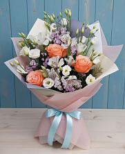 Букет цветов из:  Лизиантусы, Розы, Альстромерии и Гипсофила в Новоомском