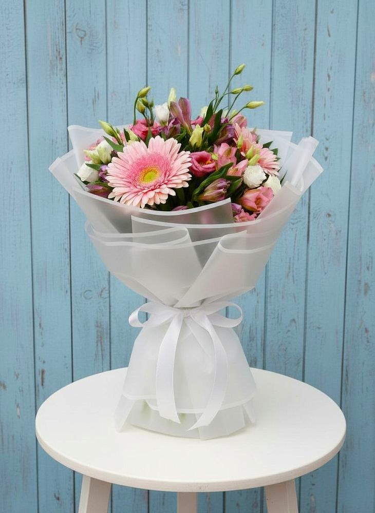 Букет цветов из: Герберы, Альстромерии и Лизиантусы в Новоомском