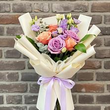 Букет цветов из:  Лизиантусы и Розы в Новоомском