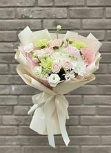 Букет цветов из:  Гвоздики, Розы, Лизиантусы и Хризантемы в Новоомском