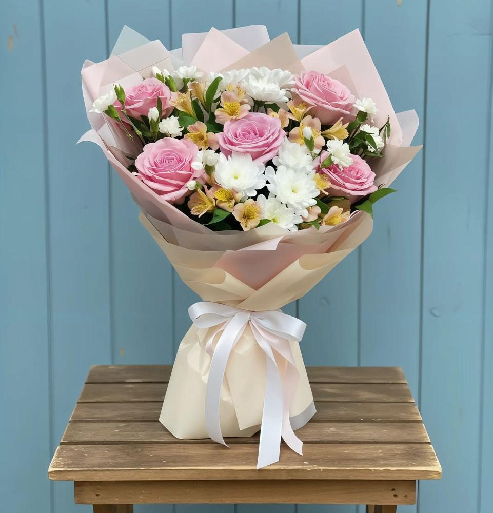 Букет цветов из: Гвоздики, Орхидеи и Розы в Новоомском