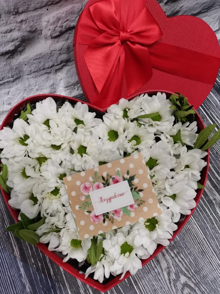 Цветочная композиция из Хризантемы в виде сердца в Новоомском