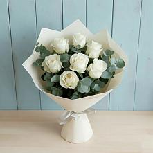 Букет Белые розы в Эвкалипте в Новоомском