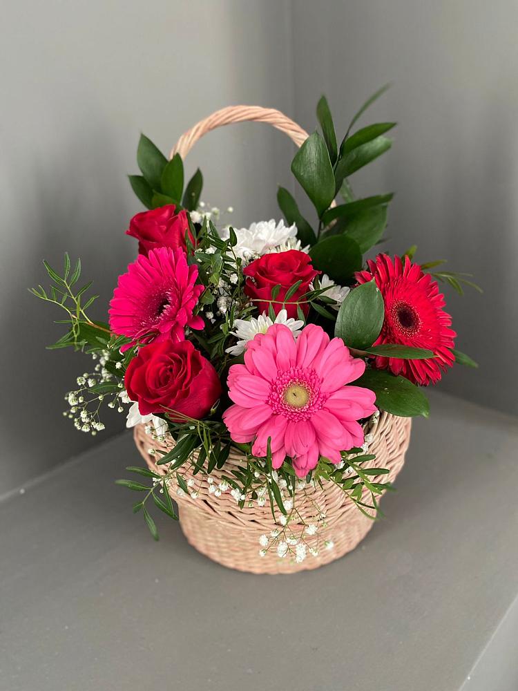 Цветочная композиция из Розы, Хризантемы и Герберы в корзине в Новоомском