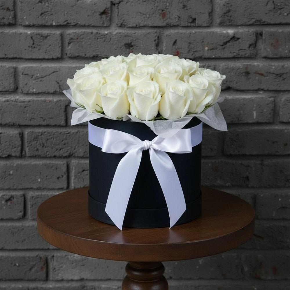 Цветочная композиция из Розы в шляпной коробке в Новоомском