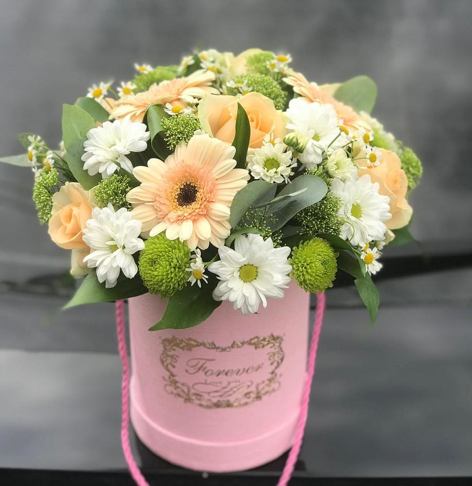 Цветочная композиция из Розы, Герберы и Хризантемы в шляпной коробке в Новоомском