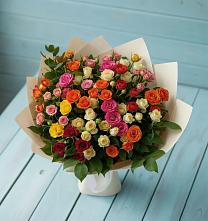 Букет Микс из разноцветных кустовых роз в Новоомском