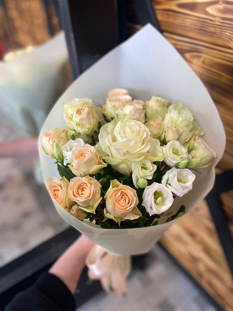 Букет цветов из: Розы и Лизиантусы в Новоомском